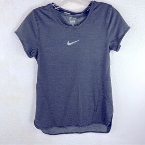 NIKE GRAY/BLACK STRIPED RUNNING TOP. SHORT SLEEVES. Small front pocket for key